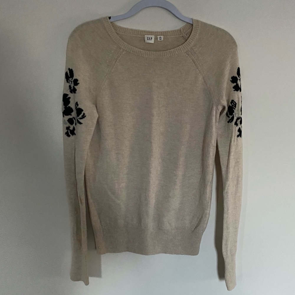 GAP Women’s Sweater - Tan with floral detail on sleeve